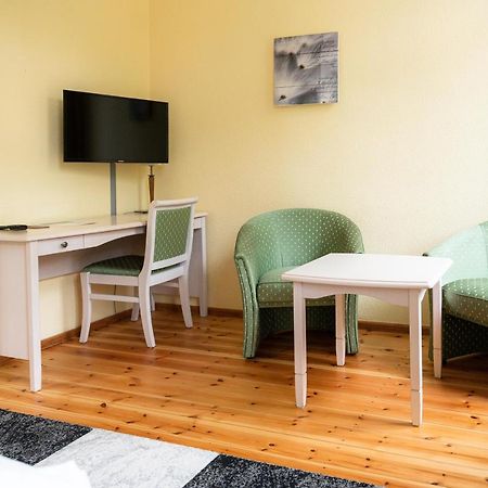 Отель Elbterrasse Woerlitz Ораниенбаум-Вёрлиц Экстерьер фото